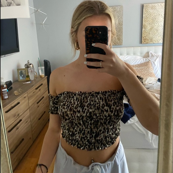 Cheetah Off the shoulder crop top - Picture 3 of 3